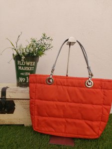 Bolsa básica de color con botón