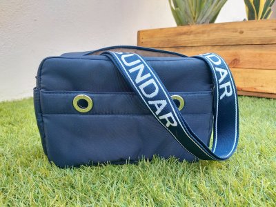 Bolsa Crossbody Laura azul marino, con asa larga ribbon azul con blanco