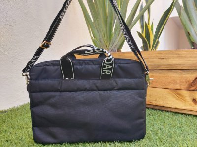 Bolsa Laptop negra y asa ribbon negro y blanco